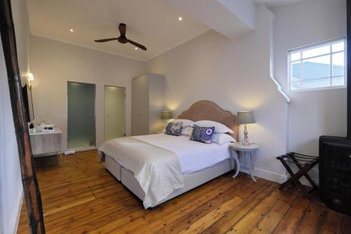 Katil atau katil-katil dalam bilik di Chapter House Boutique Hotel by The Living Journey Collection