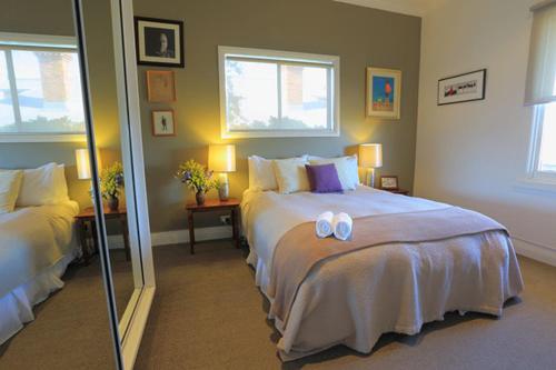 a bedroom with a bed with two white towels on it at Sea Salt House in Stanley