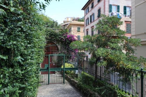 Villa Azzurra - Genova Resort Accomodations tesisinin dışında bir bahçe
