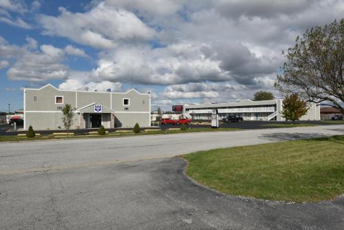 a large white building on the side of a road at Knights Inn Merrillville in Merrillville