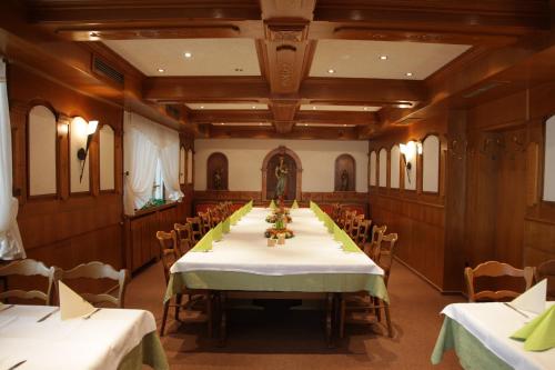 a large room with a long table in it at Hotel-Restaurant Zum Kirschbaum in Rottendorf
