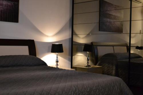 Ένα ή περισσότερα κρεβάτια σε δωμάτιο στο Palazzo Ducale Suites