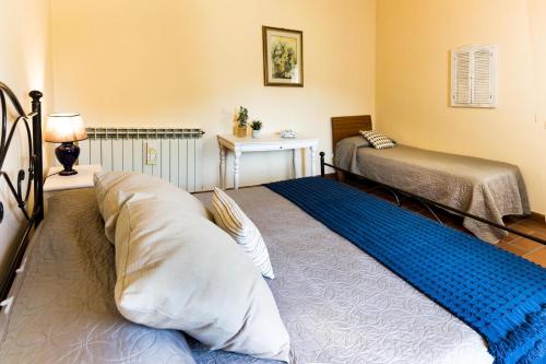 a room with two beds and a blue carpet at Villa Elisabetta in Trequanda