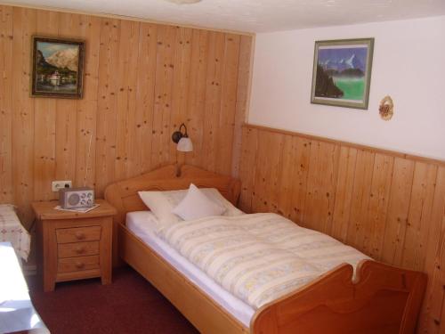 Кровать или кровати в номере Pension Herzoghäusel