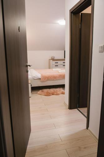 a hallway with a bedroom with a bed and a door at Casa Ilies in Galeş