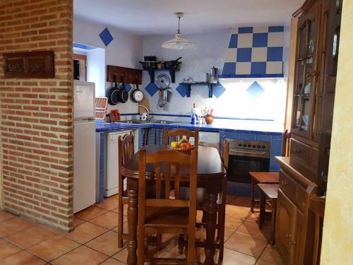 a kitchen with a table and chairs in a room at Casa Rural con encanto en Las Arribes Abuelo Román in Masueco