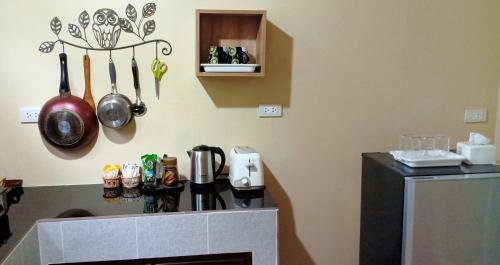 Η κουζίνα ή μικρή κουζίνα στο Rai Lung Tui Homestay
