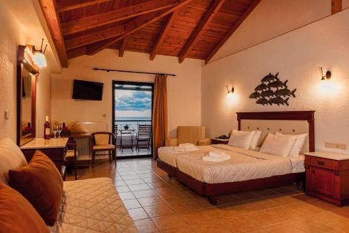 Ένα ή περισσότερα κρεβάτια σε δωμάτιο στο Natura Club Hotel & Spa - Adults Only