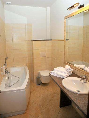 Koupelna v ubytování Hotel Sandro Silver & Spichlerz Antoniny
