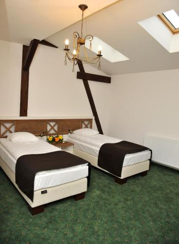 Postel nebo postele na pokoji v ubytování Hotel Sandro Silver & Spichlerz Antoniny