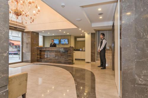 Bisetun Hotel tesisinde lobi veya resepsiyon alanı