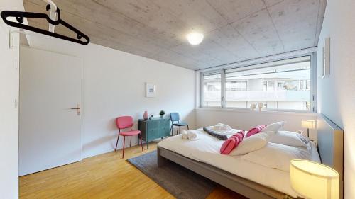 Postel nebo postele na pokoji v ubytování Bright and luminous 2-bedroom-flat in downtown
