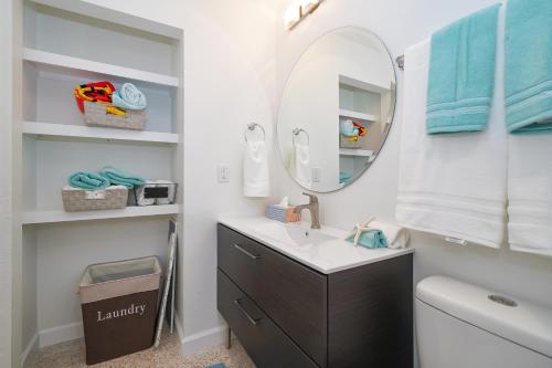 A bathroom at Modern & Fresh - Less than 3 miles to the Beach!