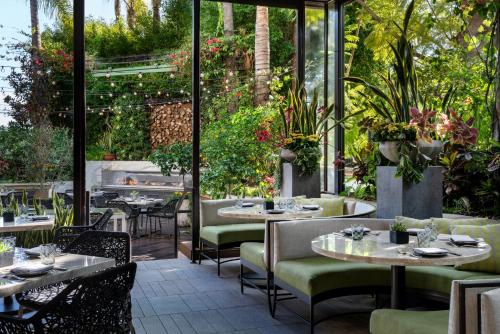 Four Seasons Hotel Los Angeles at Beverly Hills Image