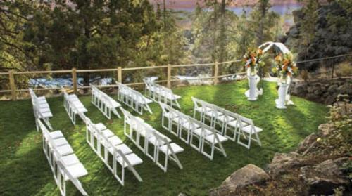 Ein Garten an der Unterkunft Riverhouse Lodge