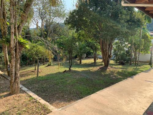 Taman di luar Taipas Pousada e Camping