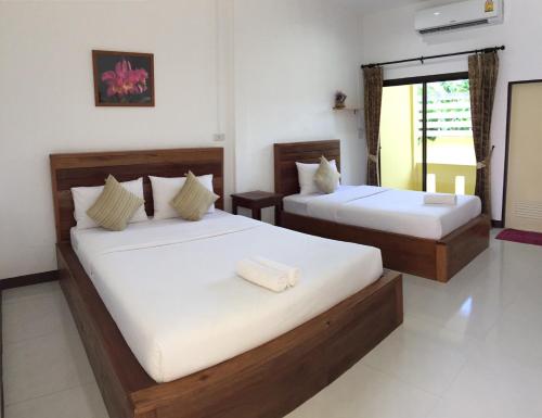 Posteľ alebo postele v izbe v ubytovaní Rachawadee House