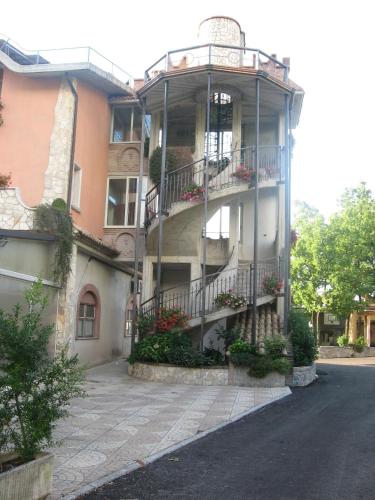 Budova, kde se aparthotel nachází