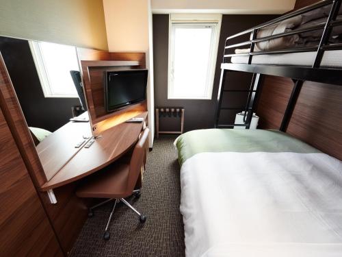 Postel nebo postele na pokoji v ubytování Super Hotel Mito