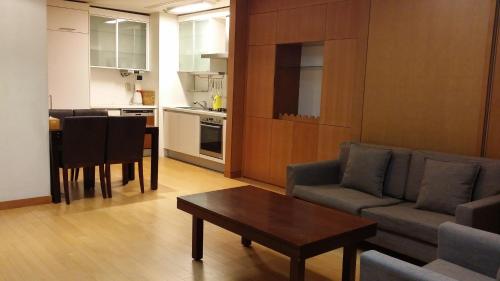 Kuchyň nebo kuchyňský kout v ubytování Vabien Suite 1 Serviced Residence