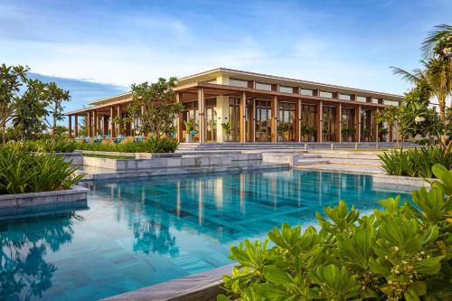 Baseinas apgyvendinimo įstaigoje Maia Resort Quy Nhon arba netoliese