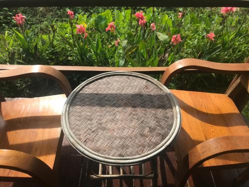 Ein Garten an der Unterkunft Pang Chompu