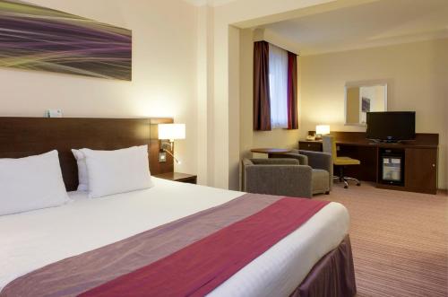 Postel nebo postele na pokoji v ubytování Holiday Inn Leamington Spa - Warwick by IHG