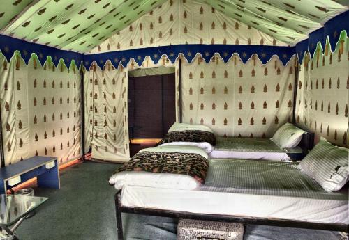 A bed or beds in a room at Gulmarg Meadows