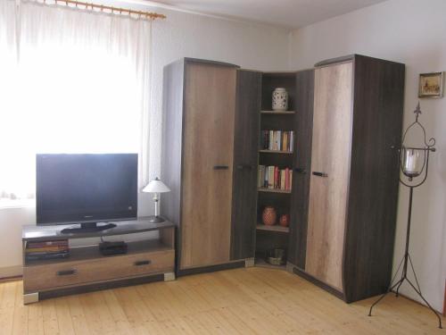 Televisyen dan/atau pusat hiburan di Ferienhaus Edersee