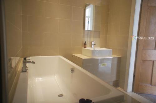 A bathroom at Windsor Street Apartment