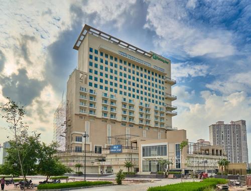 una representación de un hotel en una ciudad en Holiday Inn Gurugram Sector 90, an IHG Hotel en Gurgaon