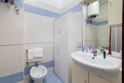 Ένα μπάνιο στο Conturana Residence