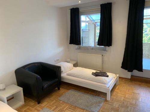 Ruang duduk di AschaffApartment 4 Schlafzimmer bis 10 Personen bei Aschaffenburg
