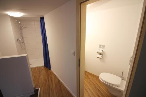 Ein Badezimmer in der Unterkunft Swiss Star California - contactless self check-in
