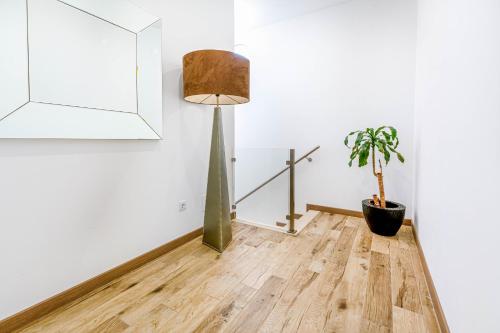 a room with a floor lamp and a potted plant at Quinta da Pontinha in Alenquer