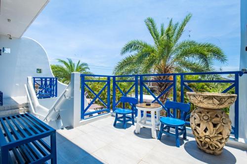 a balcony with blue chairs and a table and the ocean at 地中海海景包棟-無邊際泳池 家庭出遊 朋友聚會 生態體驗 推薦包棟首選 in Xiaoliuqiu