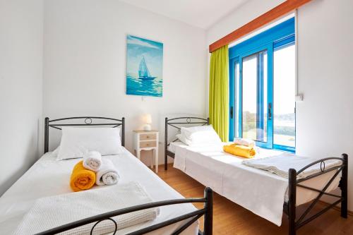 Postel nebo postele na pokoji v ubytování Nerida Beachfront Villas