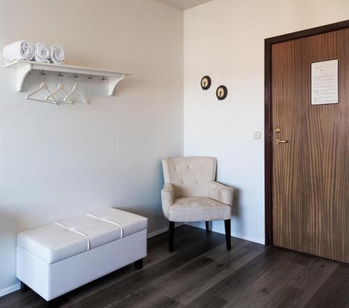  Guesthouse Hamar -  Room  picture :   TV    Hairdryer    Seating Area                 