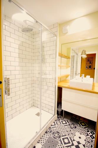 a bathroom with a shower and a sink at Mon Appart A GERLAND II in Lyon