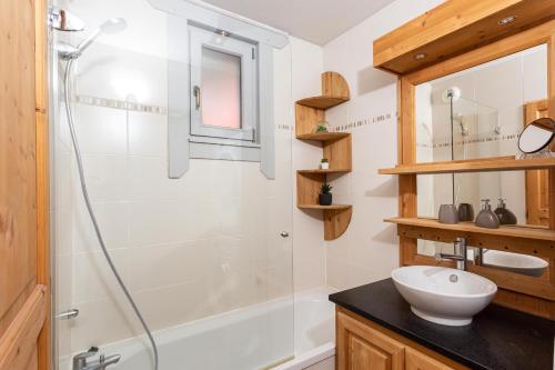 a bathroom with a shower and a sink at Le Paradis 25 Apartment - Chamonix All Year in Chamonix-Mont-Blanc