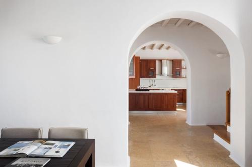 Kuchyň nebo kuchyňský kout v ubytování Agl Luxury Villas Mykonos Villa Ambrosia