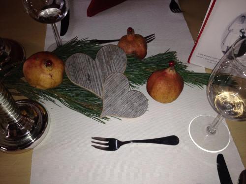 a table with a heart and pomegranates on it at Gasthof Wunder in Gnesau Sonnleiten