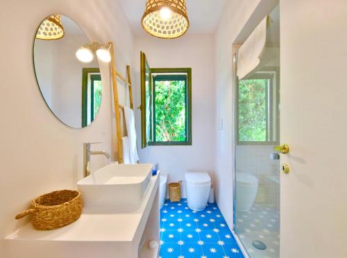 Ванная комната в LA PERLA DELL EDEN by KlabHouse