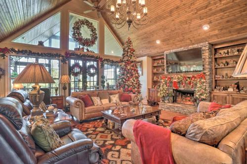 Upscale Mountain Home with View, 10 Mi to Dwtn!