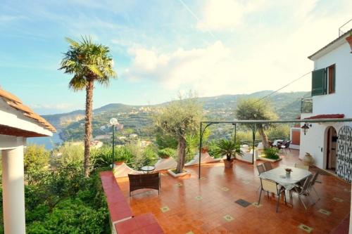 En terrasse eller udendørsområde på Villa Panorama