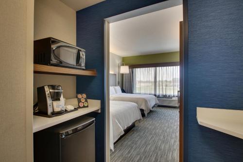 a hotel room with a bed and a television at Holiday Inn Express & Suites Findlay North by IHG in Findlay