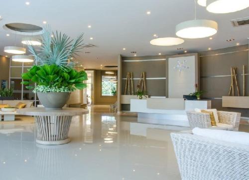 New Apartment Reserva del Mar 1421 Santa Marta ocean view tesisinde lobi veya resepsiyon alanı