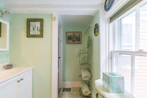 Ванна кімната в Brackett Cottage