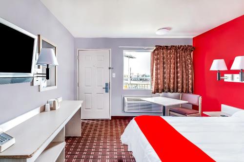 Postel nebo postele na pokoji v ubytování OYO Hotel Houston Southwest I-69