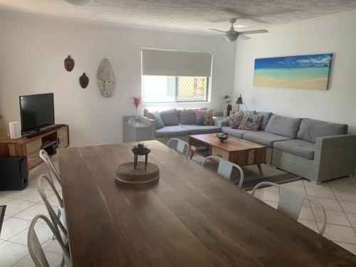Телевизор и/или развлекательный центр в Pacific Place Apartments